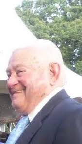 What are great seafood restaurants in Dewey beach that allow dogs and serve  crabs and crab legs?