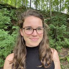 Lauren Oates's Instagram, Twitter & Facebook