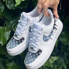 Le scarpe con tacco sono da sempre la scelta preferita tra tutte le tipologie di scarpe da donna, poiché aggiungono classe ed eleganza ad ogni outfit. Sneakers Custom On Instagram Nike Louis Vuitton Af1 Rate 1 10 Folllow Thecustom Scarpe Da Ginnastica Moda Scarpe Da Ginnastica Scarpe