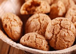 Un Amaretto Est Un Macaron Italien Dur Ou Moelleux A Base De Sucre D Amandes Douces Et Ameres D Origin Macaron Facile Recette Dessert Recette Macaron Facile