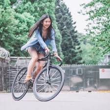 fixie girls repost from y c tang 聽南半球的車友說阿修最近有位虛擬女友 b g bicycle chic bikes girls bike style
