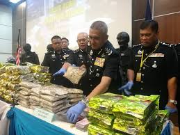 Sejak awal gerakan politik di malaysia memang bercirikan politik identitas. Polis Malaysia Tahan Lapan Orang Rampas Dadah Bernilai Rm29 3 Juta Beritabenar