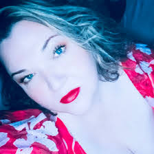 Kari Bliss's Instagram, Twitter & Facebook