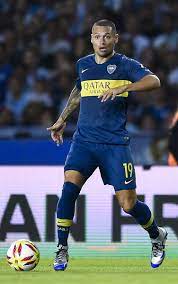L'ex attaccante di inter, lazio e fiorentina lascia la bombonera a 34 anni, dove giocava dal 2018. Mauro Zarate Zimbio