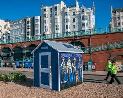 Kaikki (28758) valokuvat (28744) videot (14) nähtävyydet (5104) maamerkit (173). Brighton Seafront Welcomes Britain S Smallest Police Station A Beach Hut Mirror Online