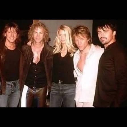 Say It Isn't So" was released on this day July 21, 2000! 🎉🥂 Second single  for the album "Crush", the music video features Emilio Estevez, Claudia  Schiffer, Arnold Schwarzenegger and Matt LeBlanc