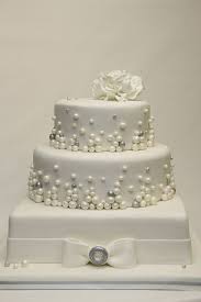 V Moderne Elegante Hochzeitstorte Weiss Mit Perlen Beautiful Cake Pictures Modern Wedding Cake Cake Pictures