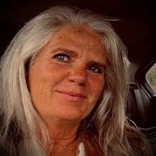 I dag starter d. 10. udgave af Tinderbox. I et forrygende tilbageblik  fortæller Brian Nielsen om de hæsblæsende måneder hvor festivalen blev til.  Det står stadig som nogle af de mest intense