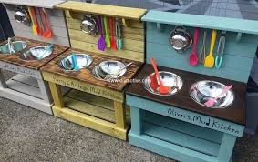 70 Inspirational Diy Ideas For Kids Pallet Mud Kitchens These Are Stylish In Look And Functional And Effecti Mud Kitchen Diy Mud Kitchen Mud Kitchen For Kids