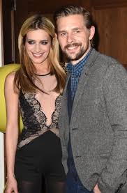#halligalli #joko und klaas #klaas heufer umlauf #joko winterscheidt #wenns am schönsten ist #ich will das nicht #noooooooooo #cry me a river. Er Fuhrte Beim Best Dressed Award Durch Den Abend Und Kam Mit Seiner Freundin Ins Soho House Berlin Entertainer Klaas Heufer Umlauf Und Doris Golpashin Schwarzwalder Bote