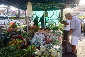 En Guadeloupe Fruits Et Legumes Sur Le Marche De La Darse A La Une De L Actualite En Guadeloupe Les Infos Les Dossiers Et Les Diaporamas Franceantilles Fr