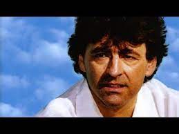 Barzotti, whose real first name was francesco, was born in belgium, but raised in the sicilian town of villarosa. Claude Barzotti Aime Moi Youtube