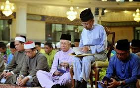 Selain itu, arwah dato meor abdul rahman juga mempunyai tiga saudara perempuan seibu dari perkahwinan ibunya yang terdahulu. Maharum Bugis Syah Mbs