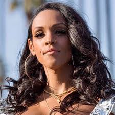 Aida Davis's Instagram, Twitter & Facebook