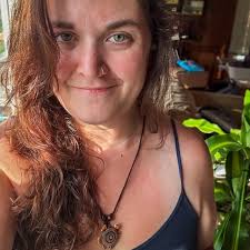 WHITE WOMEN: apologize below to Black women without centering yourself. I  want to see what yall come up with.