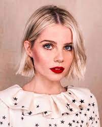 I play football, avoid the sun and put crosses in. Pin Von Katelyn Magerko Auf Hair Hubsche Frisuren Styling Kurzes Haar Haar Styling