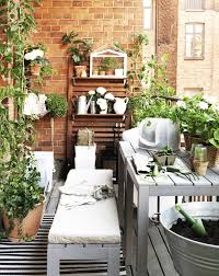Ikea Deutschland Ein Essplatz Im Freien Small Patio Design Apartment Balcony Decorating Balcony Decor