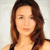 Julie Beers's Instagram, Twitter & Facebook