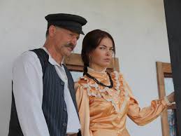 We wsi zaczynają krążyć plotki, że dziewczyna zakochała się w. Kozacka Milosc Odc 110 W Zajezdzie U Ustinii Coraz Czesciej Bywa Szef Policji Olga Traci Przytomnosc Eska Pl