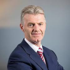 Warren Ireland's Instagram, Twitter & Facebook