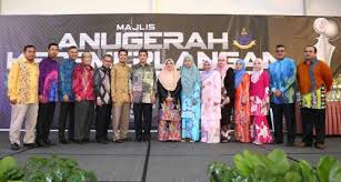 Anugerah pelajar cemerlang in english. Portal Kerajaan Negeri Selangor Darul Ehsan
