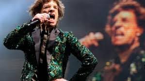 Ho chiamato mio figlio come te!", l'incredibile reazione di Axl Rose con  una fan a Roma. Guarda il video