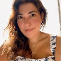 600+ perfiles de «Connie In»