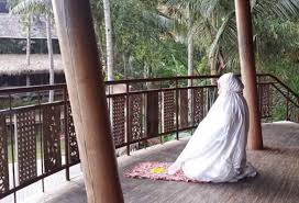 Banyak jamaah yang merasakan perubahan dan perbaikan hidup setelah harian mengerjakan dhuha dan zikir ini. Keajaiban Sholat Dhuha Rezeki Diantar Allah Hari Itu Juga