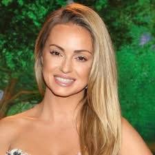 Heather Cornish's Instagram, Twitter & Facebook