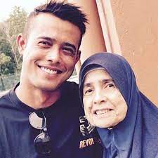 Akhirnya kahwin jugak zul ariffin azira syafinaz selamat pengantin baru. Zul Ariffin Kehilangan Ibu