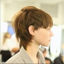 Stars wie anne hathaway & miley cyrus beweisen wie weiblich und vielseitig das styling für. 44 Langer Nacken Ideen Haarschnitt Vokuhila Frisur Frisuren