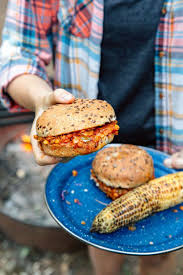 Camping Rezepte Schnell Einfach Zubereiten Campingurlaub Gaskocher Campingkocher Vegetarisch Hamburger Servi Rezepte Camping Rezepte Einfach Lebensmittel Essen