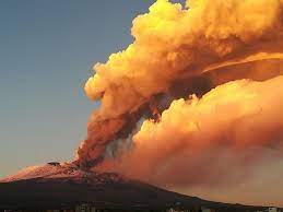 Jul 20, 2021 · mount etna, towering above catania, sicily's second largest city, has one of the world's longest documented records of historical volcanism, dating back to 1500 bc. Etna Eruzione Spettacolare Boati E Pioggia Di Piccole Pietre Su Catania Corriere It