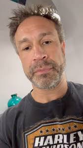 Happy Halloween meine deutsche Freunde! Kann mir bitte jemand helfen,  deutsche „Komödie“ zu verstehen?