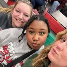 Hi! My name is Tamari Pressoir and I am 100% committed to UIUC. Some things  I enjoy are listening to music, watching tv, and all things fashion! I  would love to find