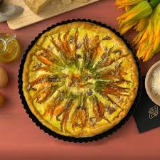 Pulire delicatamente i fiori di zucca con un panno umido (è meglio non usare l'acqua corrente per non rovinarli… diventerebbero molli e questo renderebbe. Torta Salata Estiva Con Fiori Di Zucca E Grana Padano Piatti Unici Ricette Con Formaggio