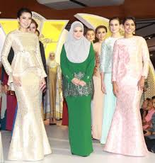 Baju raya kallista by siti nurhaliza. Tun M Menang Satu Sejarah Kata Siti Nurhaliza Hiburan Mstar
