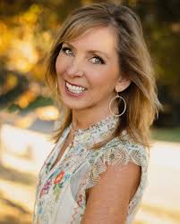 Thank you again to @inherimagephoto for such a fun photo shoot back in  December. Heidi captures the best headshots and then also added in these  fun in the park “aftershots.” If you