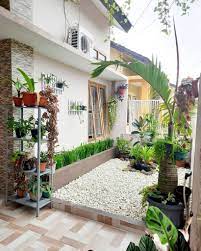 Teras rumah minimalis bisa menjadi andalan model saat ini, karena memberikan kesan yang modern namun tetap. Mungil Tapi Cantik Desain 25 Taman Minimalis Di Teras Depan Rumah Yang Sederhana