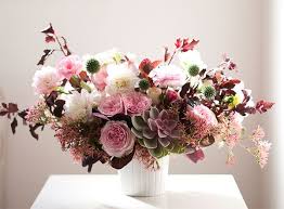At This Moment Fleurs Bouquet De Fleurs Mariage Of course, anybody can try their hand at flower arranging.