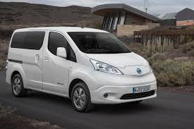 Galimybė važiuoti a juosta, leis operatyviau vykdyti veiklą, o mažos eksploatavimo. Nissan E Evalia