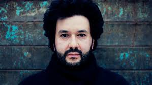 "Jetzt gibt es die dummen Antworten": Oliver Polak darf auf Tour