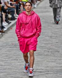 Arsenal's hector bellerin has been amplifying his already stellar fashion game. Hector Bellerin Catwalks During Paris Fashion Week Arsenal Info