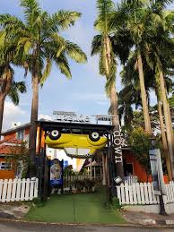 The upside down house is a complete double story english cottage with all the furniture and home decor arranged upside down on the ceiling. Malaysia Kuala Lumpur Sehenswurdigkeiten Have Itchy Feet