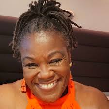 Why Fatima look like that when Andi said something about her passing the  bar?