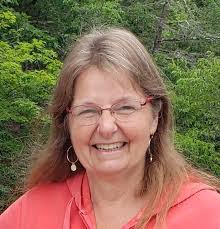 Robin Andrews's Instagram, Twitter & Facebook