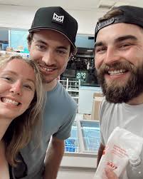 Willow Thomas (@willowdthomas) • Instagram photos and videos