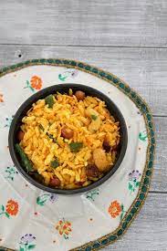 Chiwda Namkeen Recipe Fried Poha Chivda Spice Up The Curry Recipe Savory Snack Recipes Recipes Diwali Food