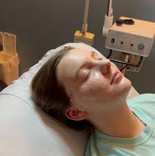 Meet Jeanette👋🏼 “With over two decades of experience in the field, I have  been a licensed massage therapist since 2000, dedicated to promoting  wellness and holistic healing. Throughout my career, I have