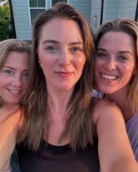 Moments like this make me feel so blessed. ☀️ @frandegardmarie please come  back and visit every month, I miss you so much already! And @ali_portal  this week celebrating your official induction into